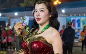 Ngắm "nữ thần chạy bộ" hóa thân Wonder Woman