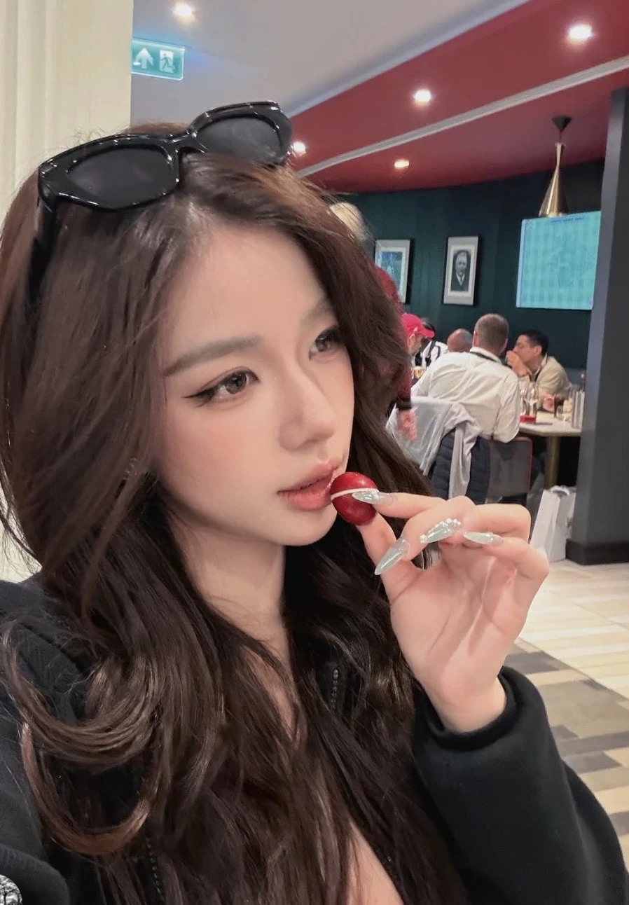Ngắm trọn visual "phá đảo" thế giới ảo của hot girl khán đài, AI chỉ là công cụ, nhan sắc gốc mới là cực phẩm!