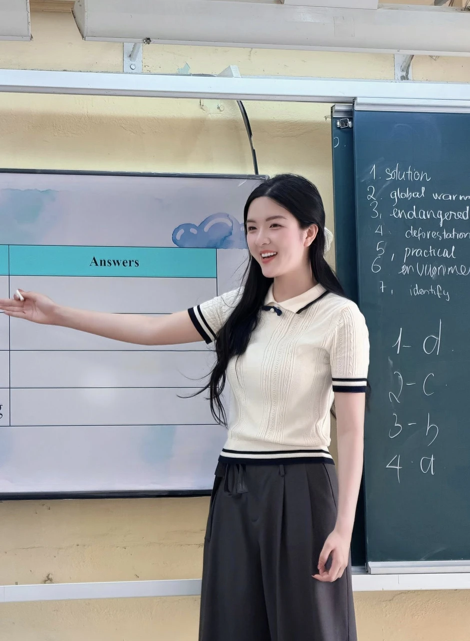 Ngẫu hứng biểu diễn ảo thuật, cô giáo xinh đẹp khiến CDM hết lời khen ngợi Ngẫu hứng biểu diễn ảo thuật, cô giáo xinh đẹp khiến CDM hết lời khen ngợi
