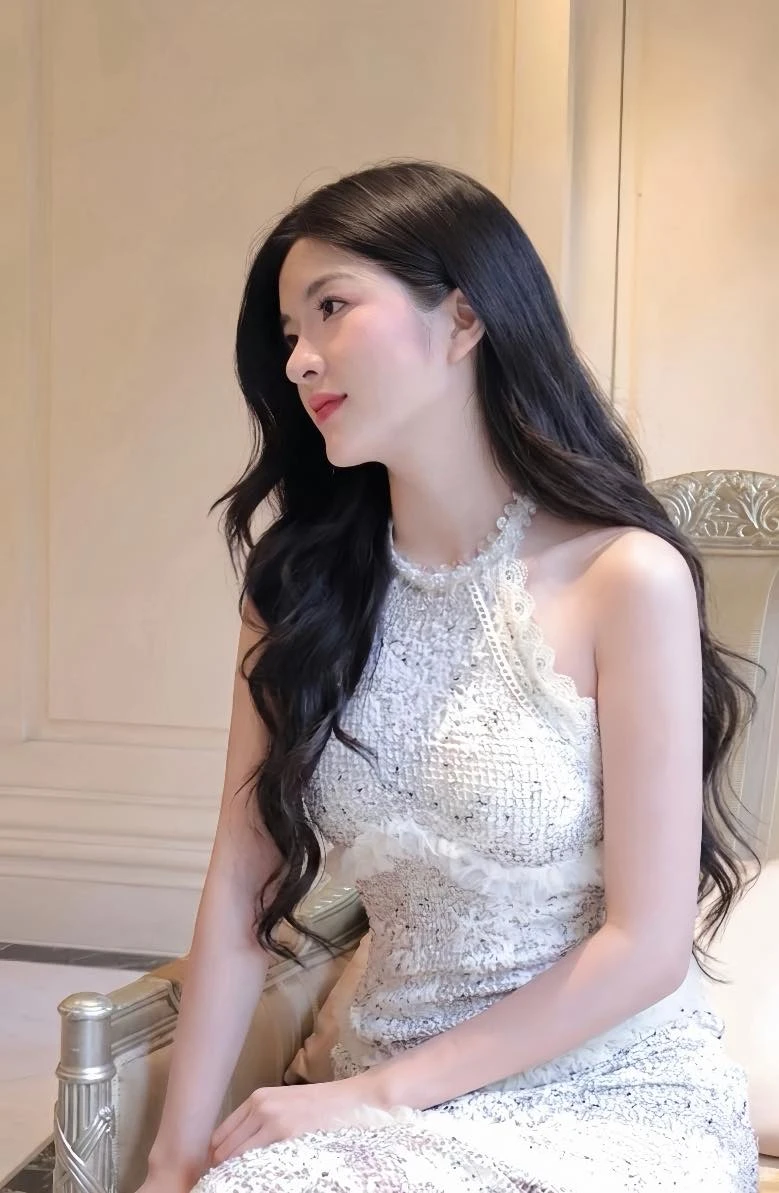 Ngẫu hứng biểu diễn ảo thuật, cô giáo xinh đẹp khiến CDM hết lời khen ngợi Ngẫu hứng biểu diễn ảo thuật, cô giáo xinh đẹp khiến CDM hết lời khen ngợi