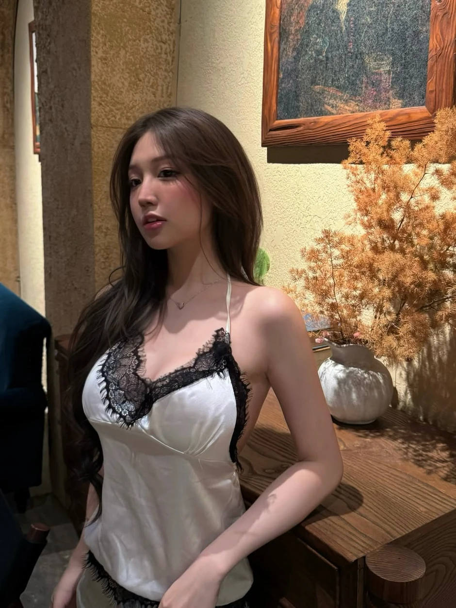Ngẫu hứng chụp ảnh khi say, hot girl vẫn "hút hồn" người xem với nhan sắc quá ấn tượng