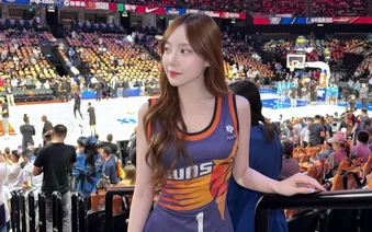 Ngẫu hứng chụp hình ở sân bóng rổ, hot girl bất ngờ viral vì quá xinh đẹp