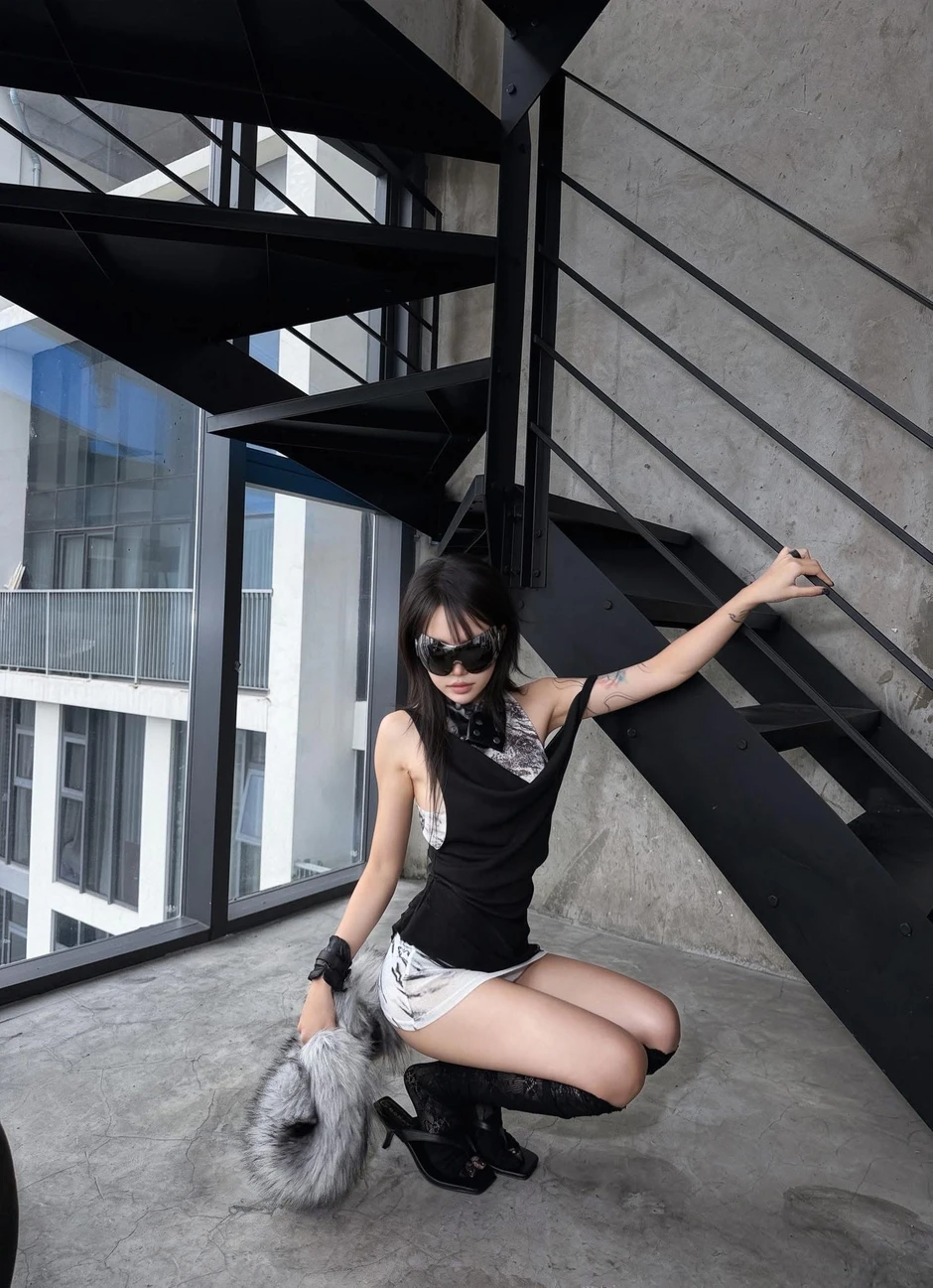 Ngỡ ngàng “bộ nhận diện” hiện tại của Linh Ngọc Đàm
