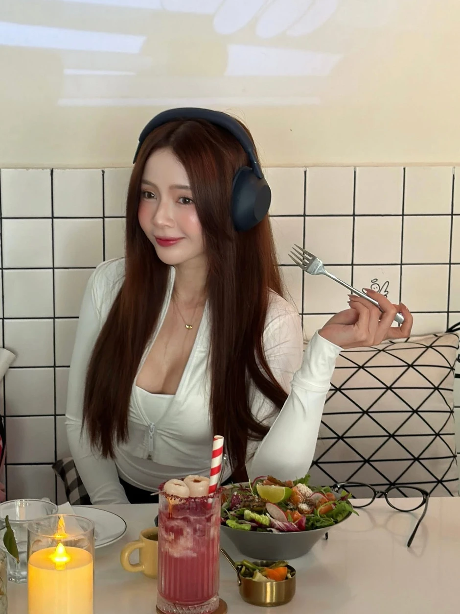 Ngỡ ngàng nhan sắc chạm ngưỡng U40 của "hot girl ảnh thẻ" huyền thoại, visual đỉnh chóp chấp cả camera thường!