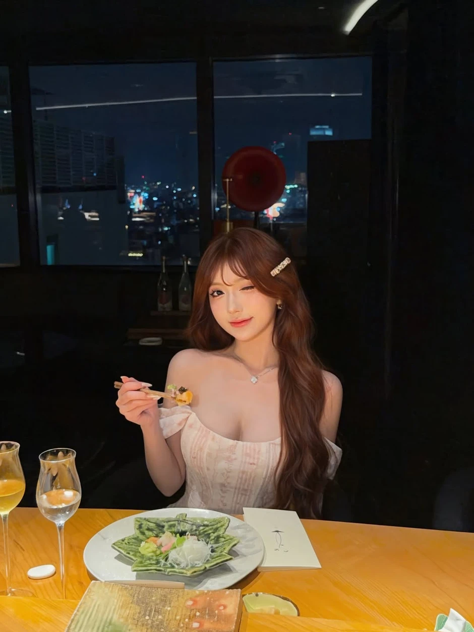 Nhan sắc ấn tượng của hot girl 2k4 đang "khuấy đảo" CĐM