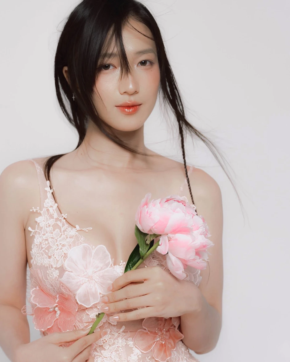 Nhan sắc bất chấp thời gian của hot girl Trâm Anh Nhan sắc bất chấp thời gian của hot girl Trâm Anh