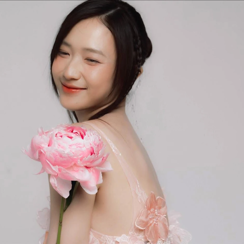 Nhan sắc bất chấp thời gian của hot girl Trâm Anh Nhan sắc bất chấp thời gian của hot girl Trâm Anh