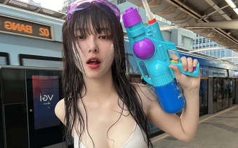 Nhan sắc gây mê của hot girl tại lễ hội té nước, hứng trọn combo đến "ướt nhẹp" vẫn cực kỳ quyến rũ