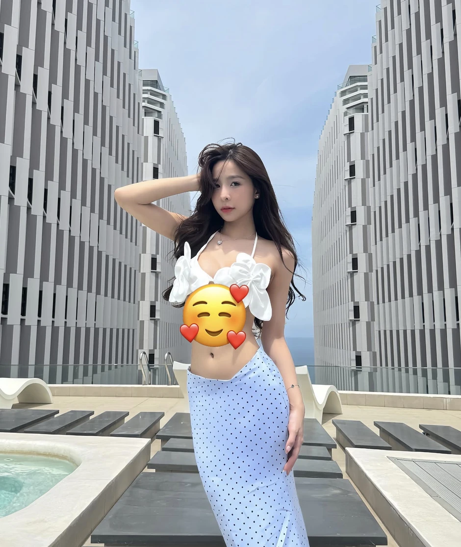 Nhan sắc mặn mà của Tammy Phạm, lưng trần quyến rũ tựa nàng thơ đời thực Nhan sắc mặn mà của Tammy Phạm, lưng trần quyến rũ tựa nàng thơ đời thực