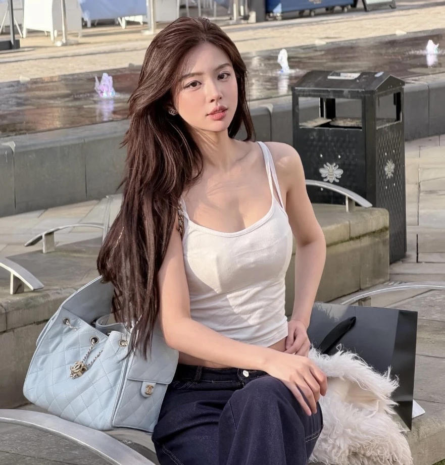 Nhan sắc từng được ví như "Yena phiên bản thực", gái xinh nay lại khiến fan MU "đổ gục"