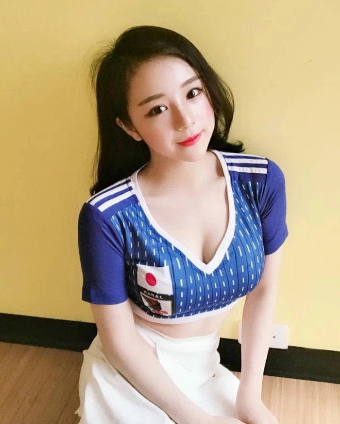Không kém Trâm Anh, hot girl World Cup Nhã Tiên cũng 'ở ẩn' giữa bão dư luận