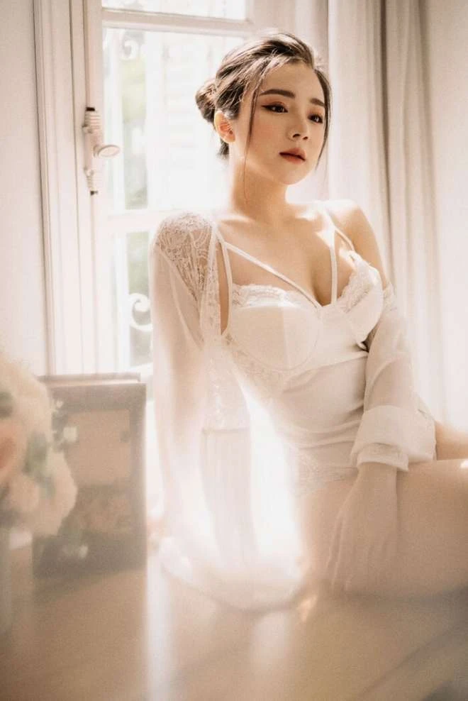 Không kém Trâm Anh, hot girl World Cup Nhã Tiên cũng 'ở ẩn' giữa bão dư luận