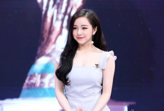 Không kém Trâm Anh, hot girl World Cup Nhã Tiên cũng 'ở ẩn' giữa bão dư luận