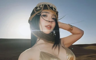 Nóng "bỏng mắt" với bộ ảnh giữa sa mạc của nữ TikToker 13 triệu follow