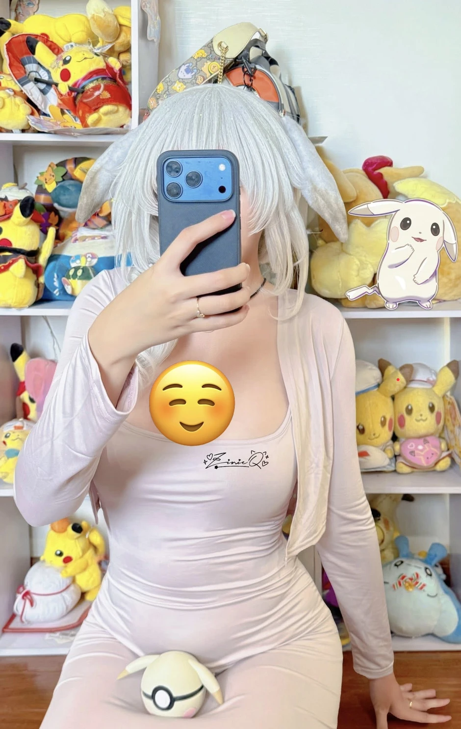 Nữ coser trình làng "outfit" lấy cảm hứng từ Pokémon, lộ vòng 2 lùm lùm vẫn tự tin ngút ngàn!