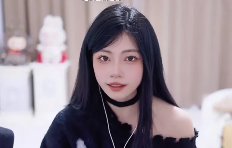 Nữ streamer bị ốm, được đại gia donate mời đến biệt thự sang để dưỡng bệnh