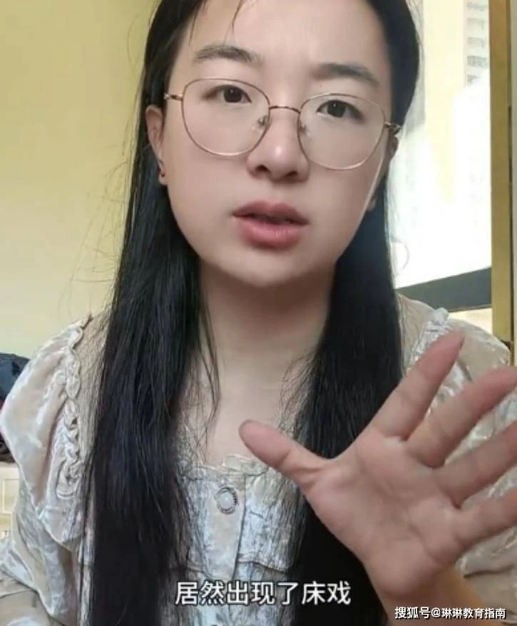 Núp bóng giáo dục sớm để cài cắm "nội dung nhạy cảm"? Truyện tranh cho trẻ gây phẫn nộ vì chi tiết gợi dục