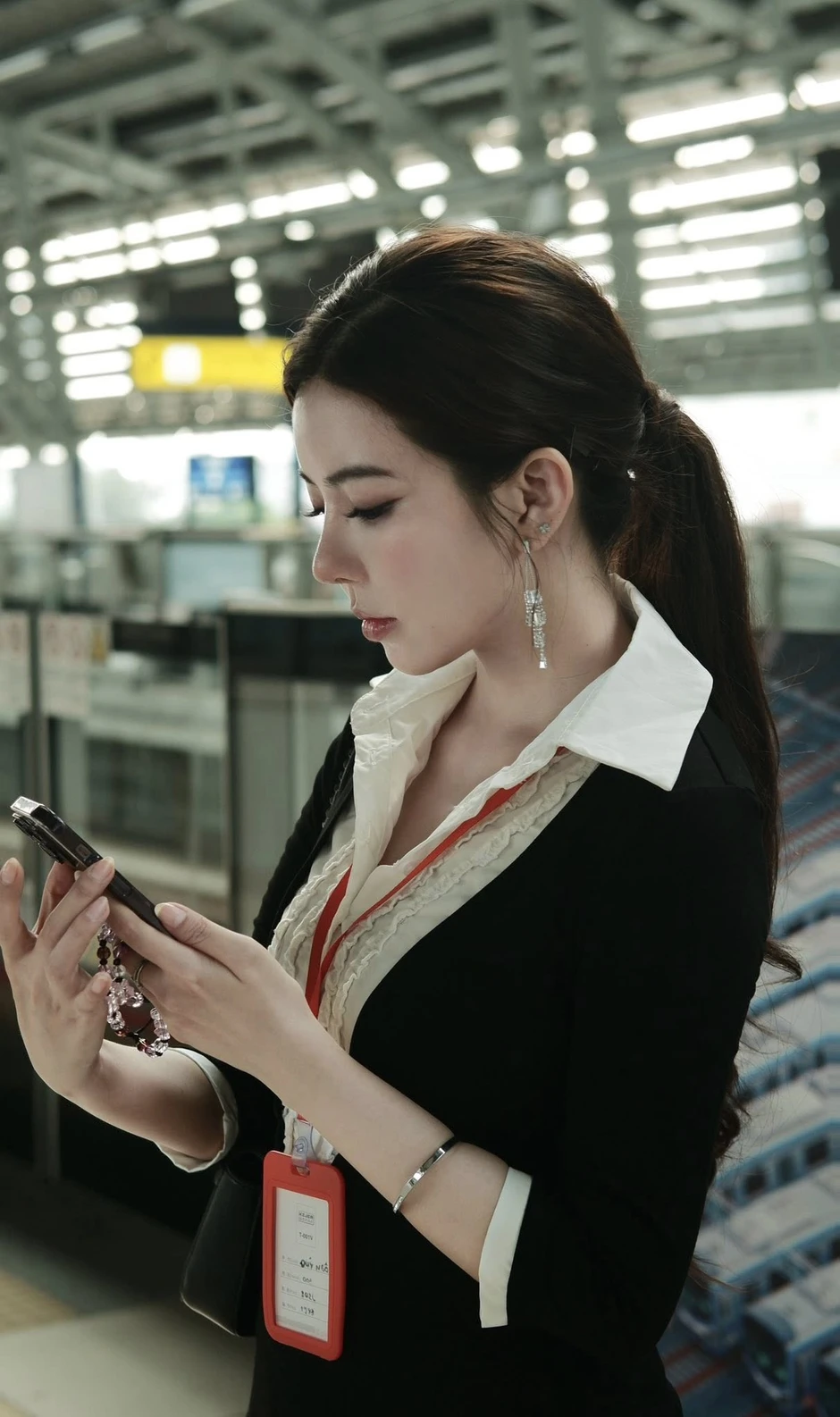 Ohsusu "lột xác" hóa cô thư ký, làm cả làng game Việt phải "chao đảo" vì ngỡ ngàng Ohsusu "lột xác" hóa cô thư ký, làm cả làng game Việt phải "chao đảo" vì ngỡ ngàng