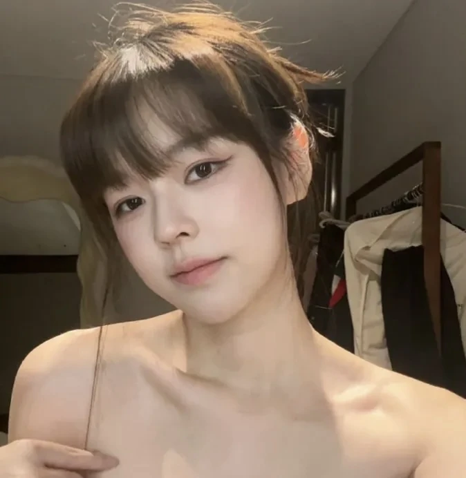 Ồn ào làng stream: Nam game thủ nổi tiếng “var” trực diện 2 nữ thần livestream Ồn ào làng stream: Nam game thủ nổi tiếng “var” trực diện 2 nữ thần livestream