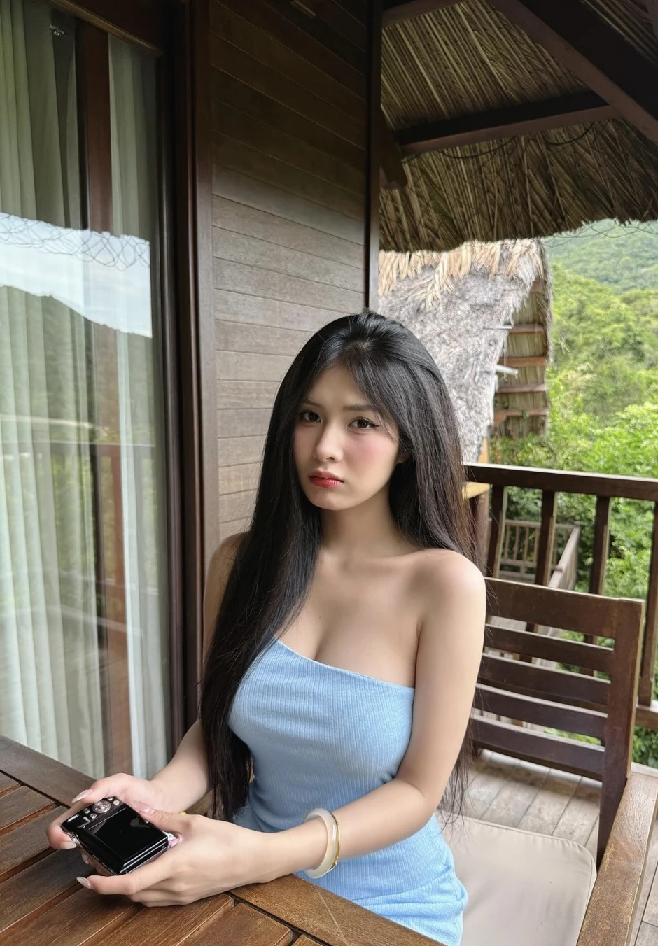 Quỳnh Alee chính thức tung bộ ảnh "thiêu đốt" ngày hè mà 2 triệu fan ngóng đợi bấy lâu!