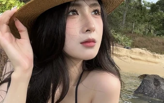 Quỳnh Alee chính thức tung bộ ảnh "thiêu đốt" ngày hè mà 2 triệu fan ngóng đợi bấy lâu!