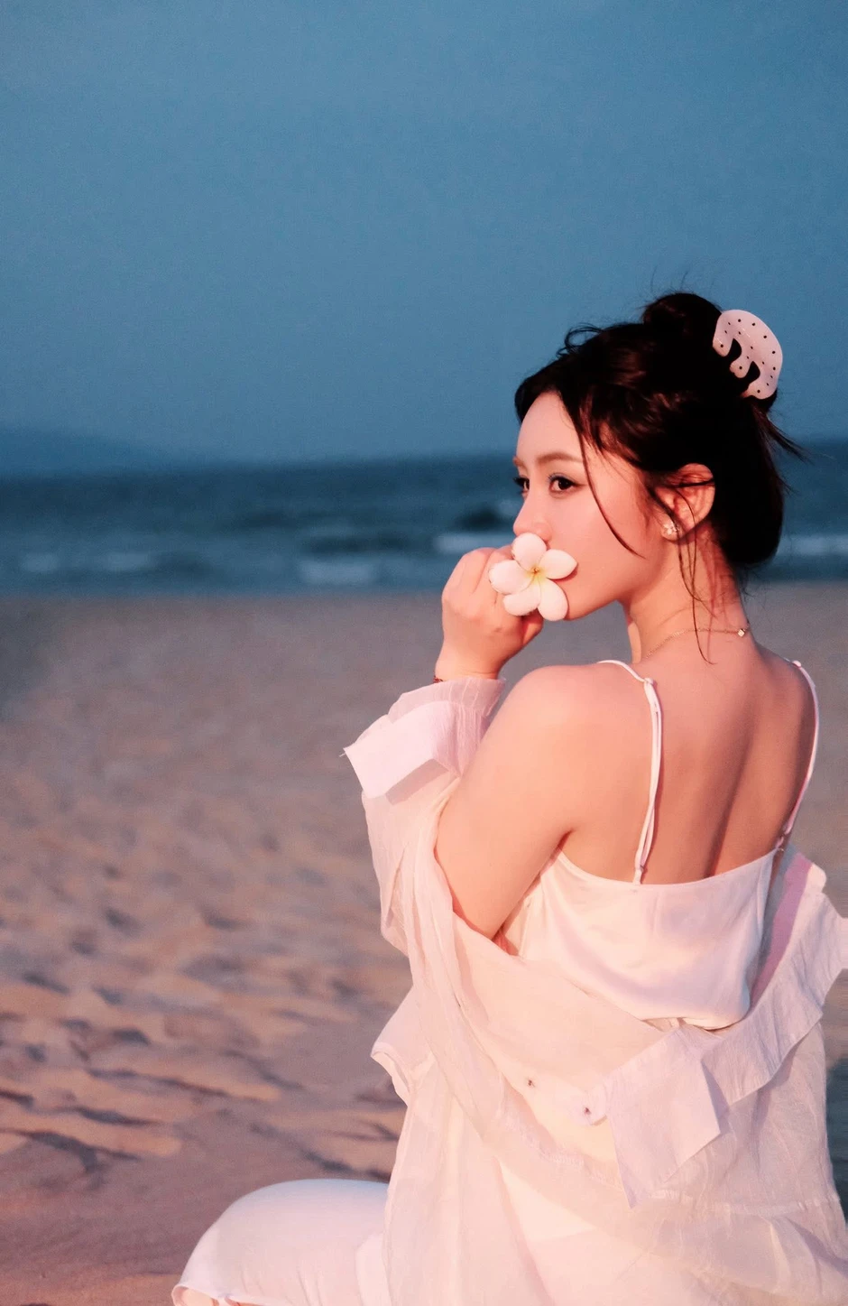 Quỳnh Kool hóa "nàng thơ" giữa biển xanh, bộ ảnh mãn nhãn hớp hồn fan