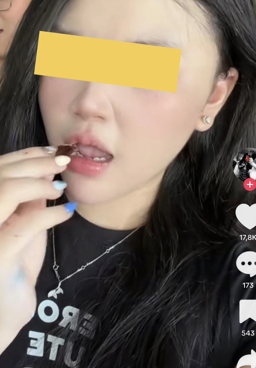 Rùng mình trò “câu view” quái đản của TikToker, ăn gián để lên xu hướng