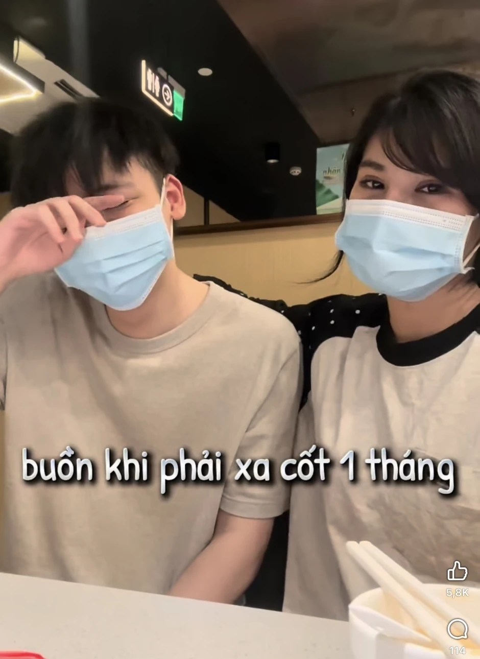 Sau khoảnh khắc ngồi chung trên khán đài, tuyển thủ tung video “thân mật” với hot girl