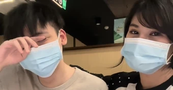 Sau khoảnh khắc ngồi chung trên khán đài, tuyển thủ tung video “thân mật” với hot girl