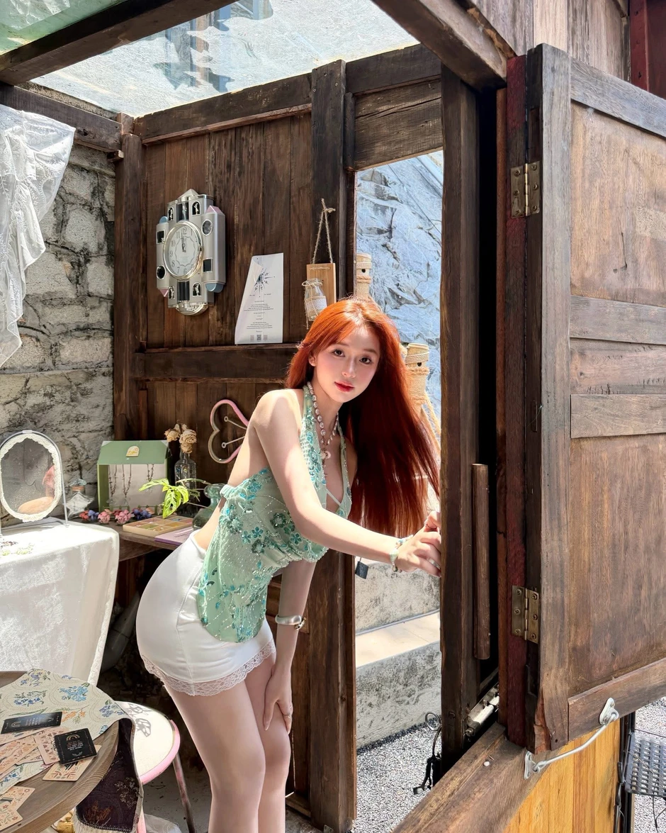 Sau màn diện đồ Siêu nhân hồng tại Concert, hot girl lại khiến cộng đồng mạng bất ngờ Sau màn diện đồ Siêu nhân hồng tại Concert, hot girl lại khiến cộng đồng mạng bất ngờ