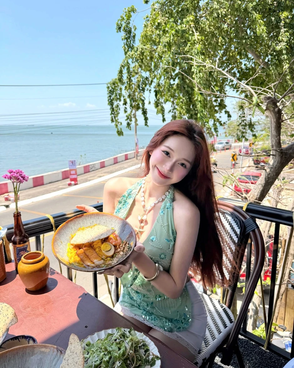 Sau màn diện đồ Siêu nhân hồng tại Concert, hot girl lại khiến cộng đồng mạng bất ngờ Sau màn diện đồ Siêu nhân hồng tại Concert, hot girl lại khiến cộng đồng mạng bất ngờ