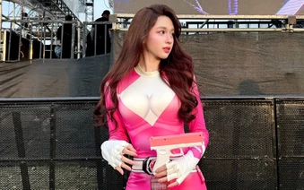 Sau màn diện đồ Siêu nhân hồng tại Concert, hot girl lại khiến cộng đồng mạng bất ngờ