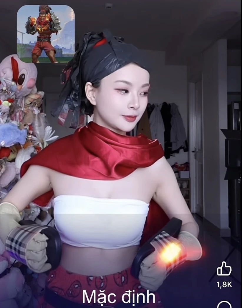Soi nhan sắc Mèo 2k4 qua hai tấm ảnh diện áo Pikachu cách nhau 5 năm: Lột xác từ "bé hạt tiêu" dễ thương thành mỹ nhân quyến rũ