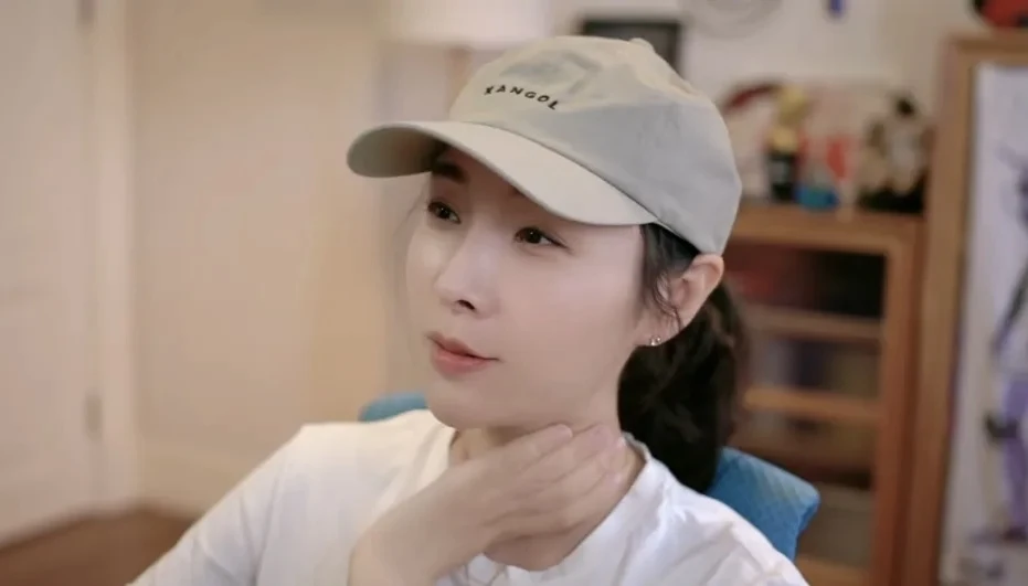 Streamer bị nền tảng quét gậy vì "hình ảnh gợi cảm", nỗi lòng không dám kêu oan Streamer bị nền tảng quét gậy vì "hình ảnh gợi cảm", nỗi lòng không dám kêu oan