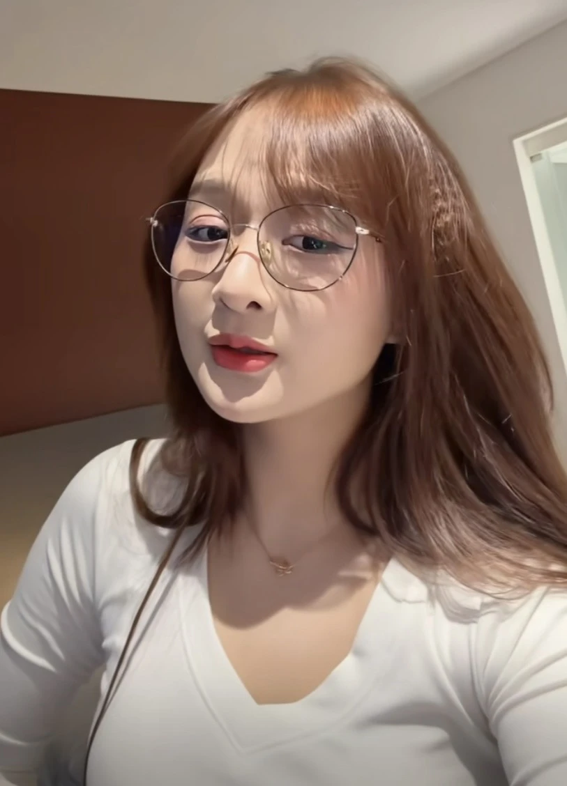 Tạm biệt thời "cặp bài trùng" với Quỳnh Alee, Gấm Kami của hiện tại khiến fan tiếc nuối Tạm biệt thời "cặp bài trùng" với Quỳnh Alee, Gấm Kami của hiện tại khiến fan tiếc nuối