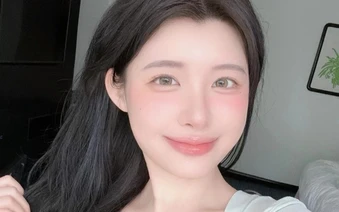 Tắm onsen giữa trời đông tuyết trắng, hot girl lập tức hút triệu ánh nhìn