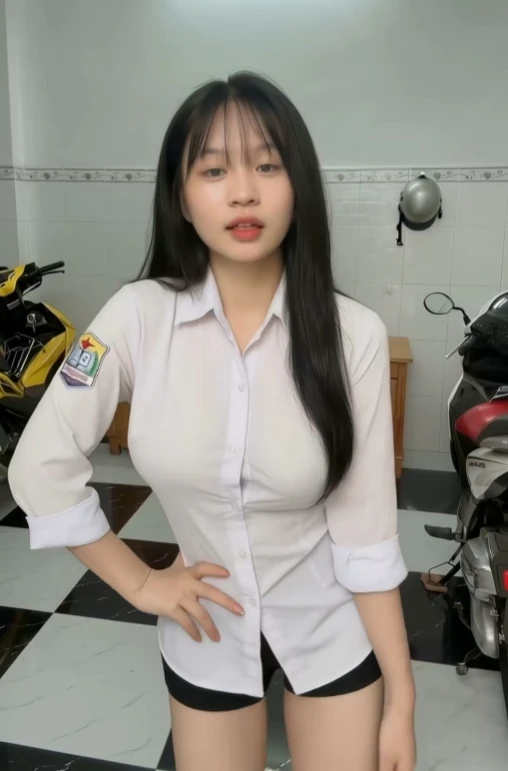 Tạo hình nữ sinh đứng nhảy phản cảm, kênh TikTok này khiến dư luận vô cùng bức xúc