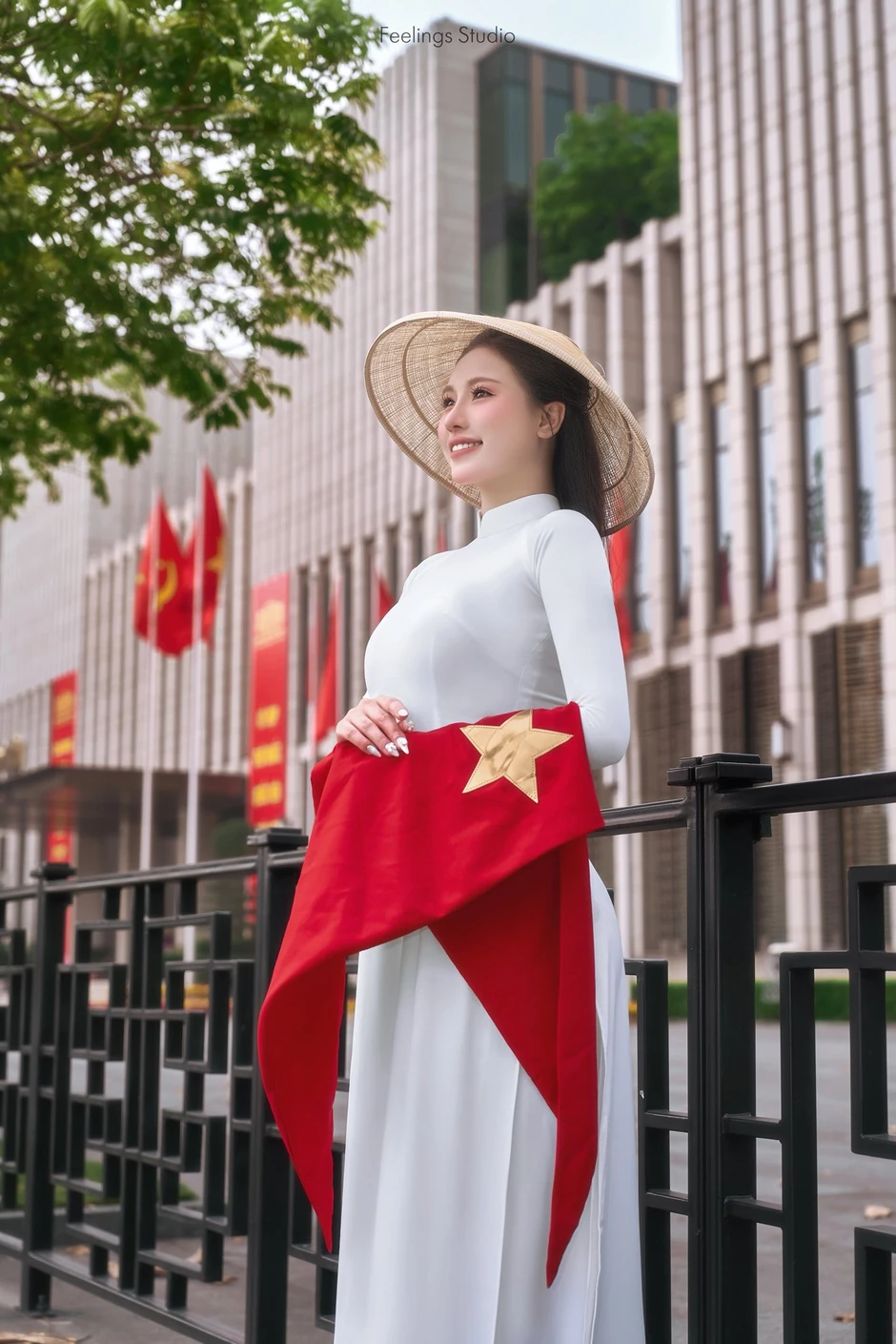 Thích thú với bộ ảnh áo dài ý nghĩa của Á Khôi Phương Anh nhân dịp kỷ niệm Ngày Thống nhất đất nước