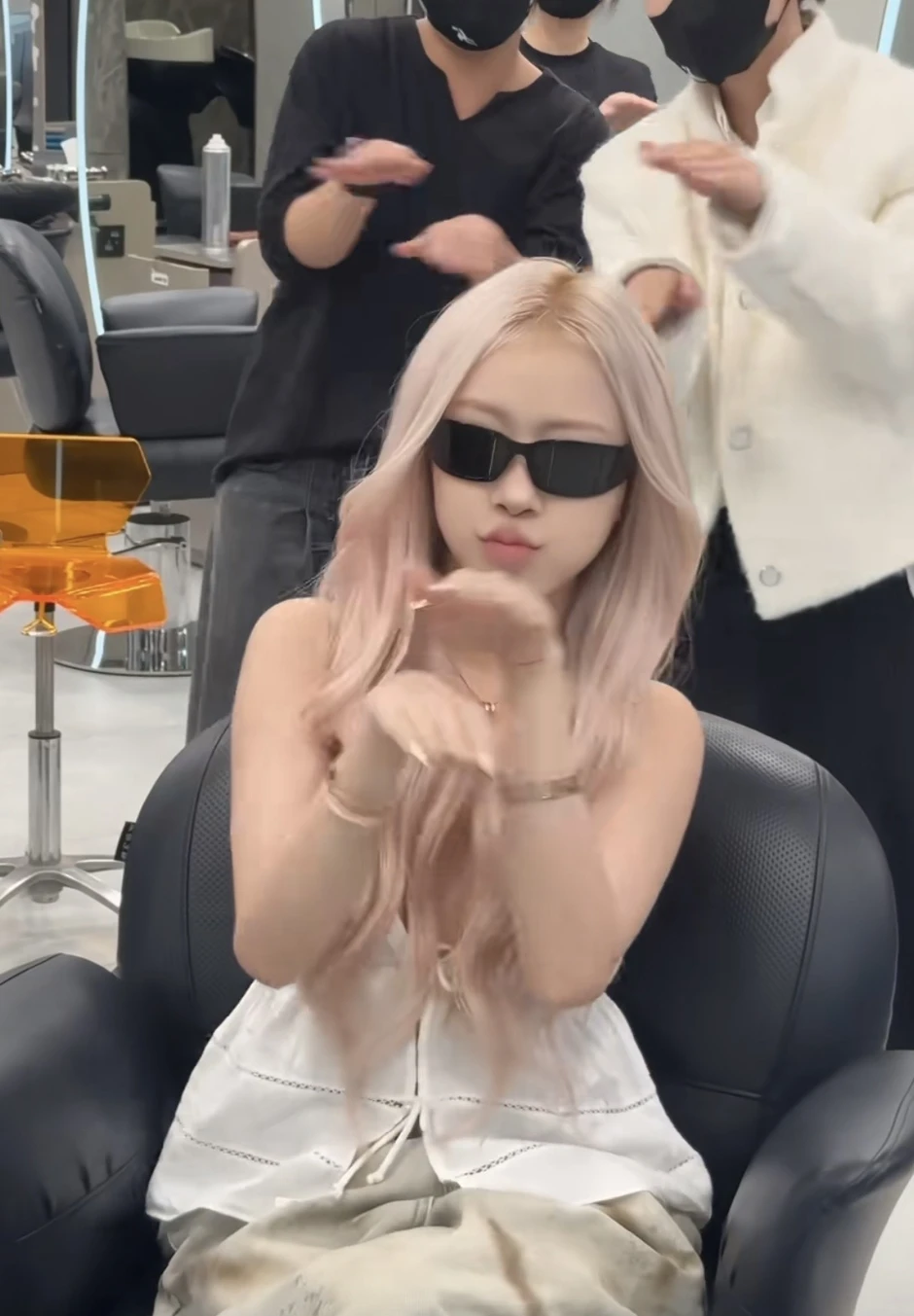 Thực hư nhan sắc nữ TikToker Việt được ví như "bản sao" của Rosé (BlackPink), đến fan nước ngoài cũng phải "lú lẫn"