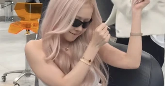 Thực hư nhan sắc nữ TikToker Việt  được ví như "bản sao" của Rosé (BlackPink), đến fan nước ngoài cũng phải "lú lẫn"