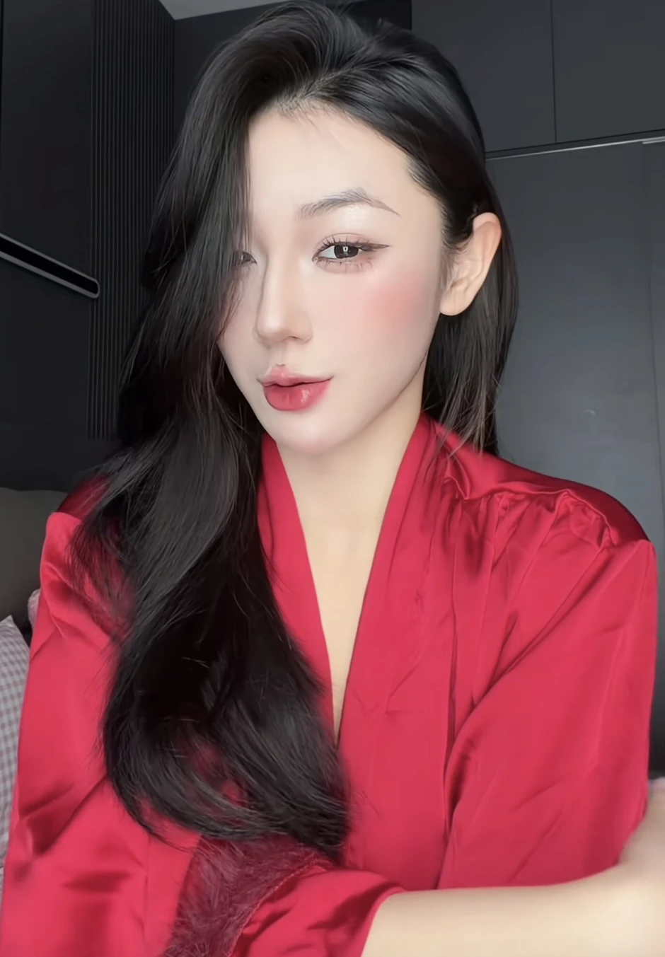 Trần Hà Linh lại lên video giật gân, lấy bệnh xã hội câu view