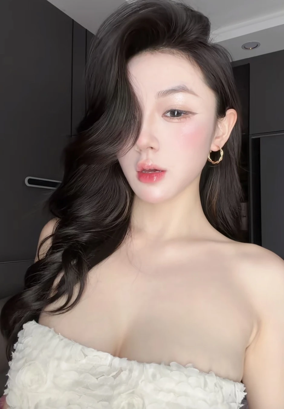 Trần Hà Linh lại lên video giật gân, lấy bệnh xã hội câu view