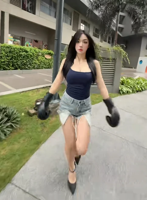 Trần Hà Linh lại tung video mới, gần 1tr views trong nháy mắt Trần Hà Linh lại tung video mới, gần 1tr views trong nháy mắt