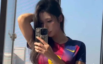 Trình diễn kỹ thuật đá bóng ấn tượng, hot girl xinh đẹp gây "náo loạn" cả MXH