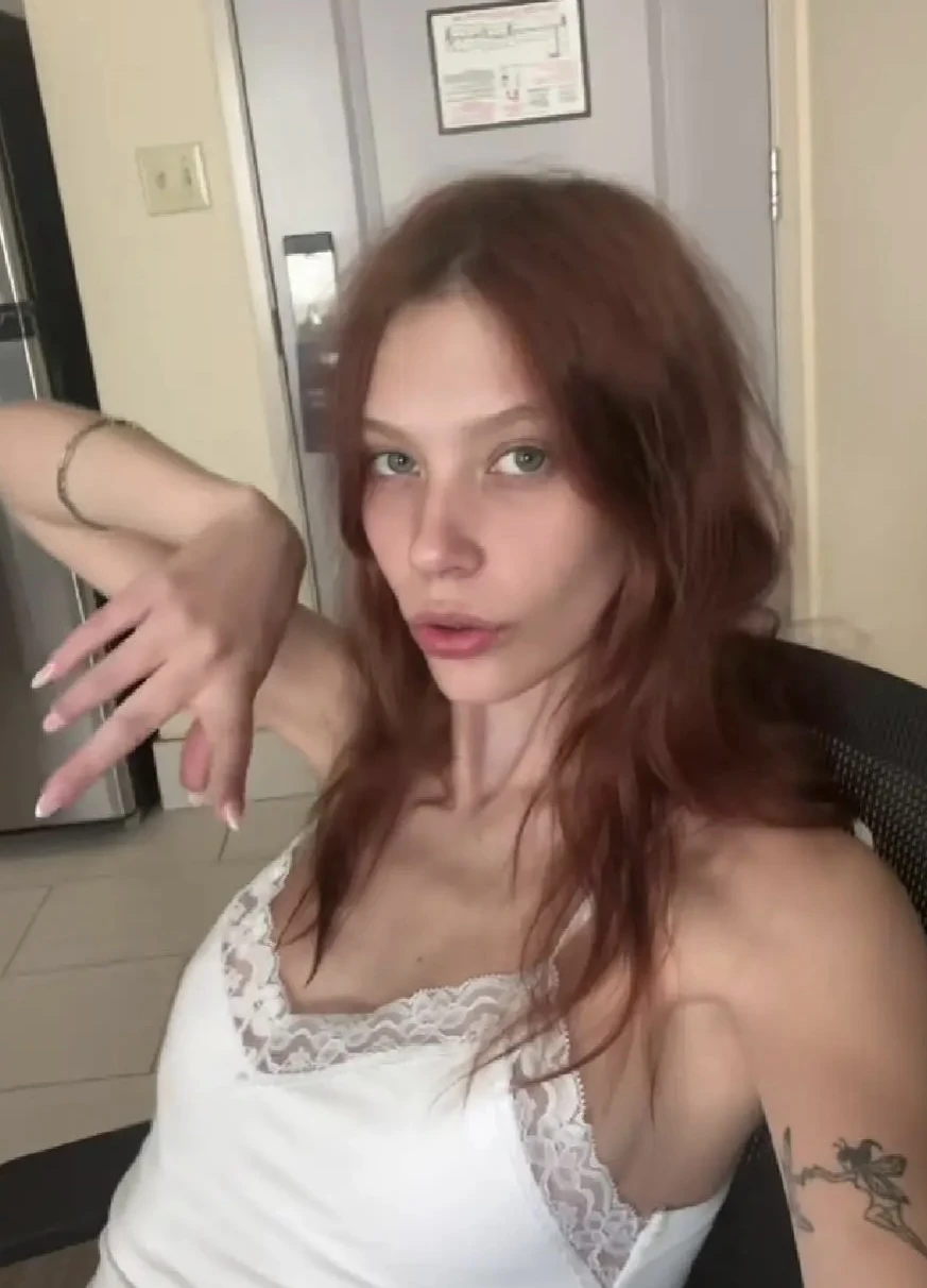 Từ đỉnh cao MXH đến góc khuất phố đèn đỏ của cựu hot girl TikTok Từ đỉnh cao MXH đến góc khuất phố đèn đỏ của cựu hot girl TikTok