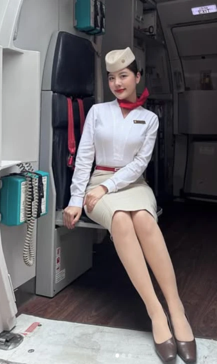 Từ đồng phục bay đến phong cách đời thường, sức hút khó cưỡng của nữ tiếp viên hàng không gen Z Từ đồng phục bay đến phong cách đời thường, sức hút khó cưỡng của nữ tiếp viên hàng không gen Z