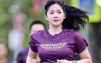 Tưởng chỉ là hot girl đường chạy, ai dè vào trang cá nhân mới ngỡ ngàng
