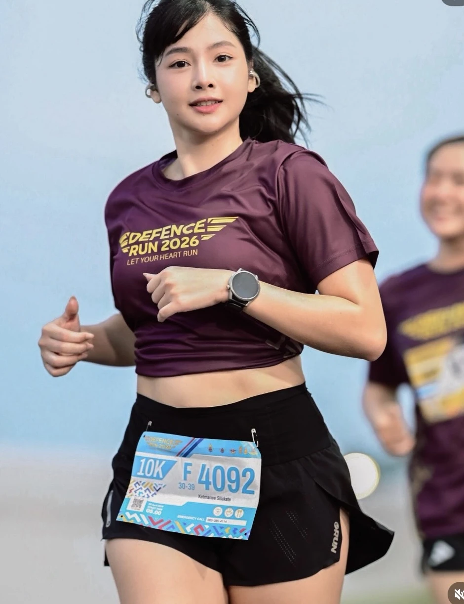 Tưởng chỉ là hot girl đường chạy, ai dè vào trang cá nhân mới ngỡ ngàng Tưởng chỉ là hot girl đường chạy, ai dè vào trang cá nhân mới ngỡ ngàng