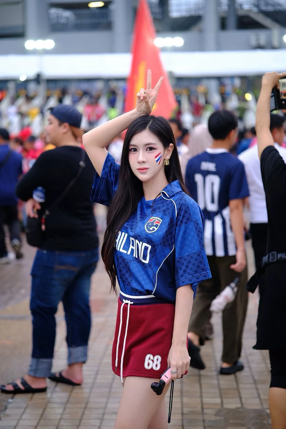 Việt Nam vô địch ASEAN Cup: Hot girl Thái Lan Pinhathai 'gây sốt' MXH