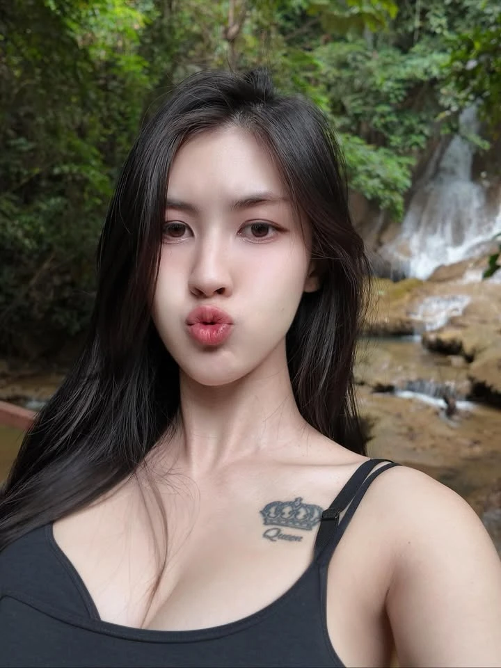 Việt Nam vô địch ASEAN Cup: Hot girl Thái Lan Pinhathai 'gây sốt' MXH